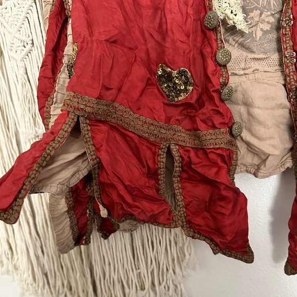 Magnolia Pearl Cropped Red Jacket with Gold Sequin Hearts Silk Shell O/S - Picture 3 of 9